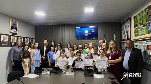 A Câmara Municipal de Parari realizou, na noite da última sexta-feira (21), mais uma se...
